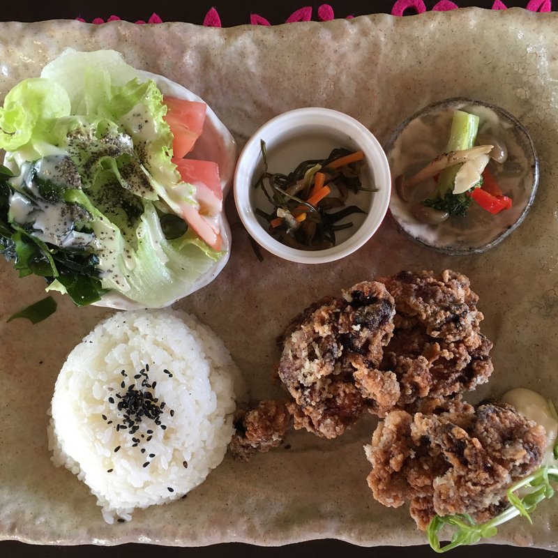 唐揚げプレート(そばカフェ ほどほど)