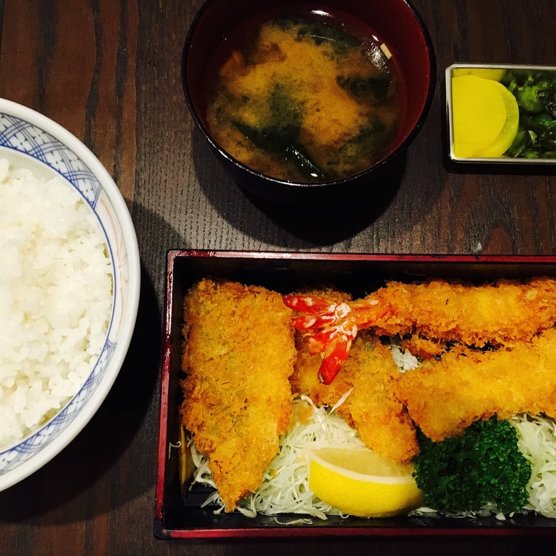 ミックスフライ定食(そば処 大菊総本店)