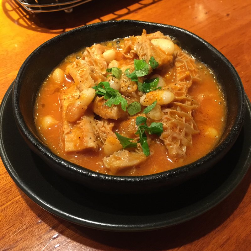 トリッパと豆のトマトぐつぐつ煮込み(ラ クッチャーラ （La cuchara）)