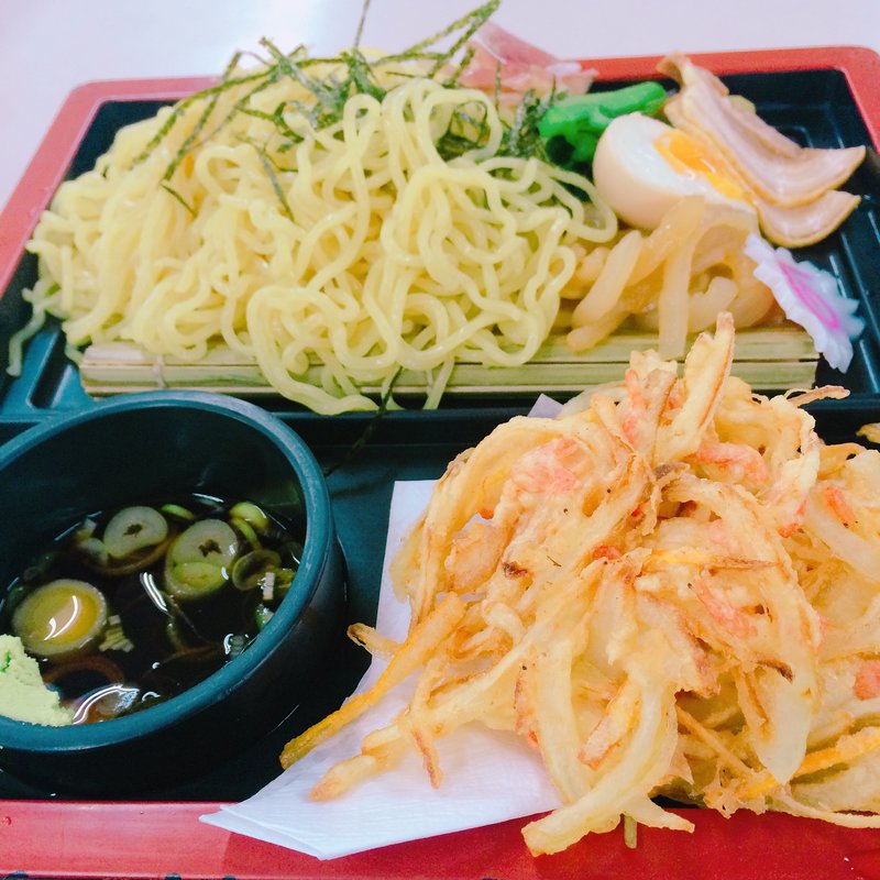 天ぷらざるラーメン(札幌市役所本庁舎食堂)