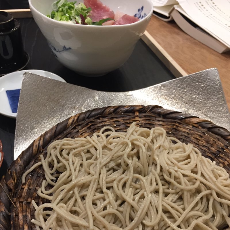 海鮮丼と冷たいそばのランチ(雨後晴 錦繍 （アメノチハレ キンシュウ）)