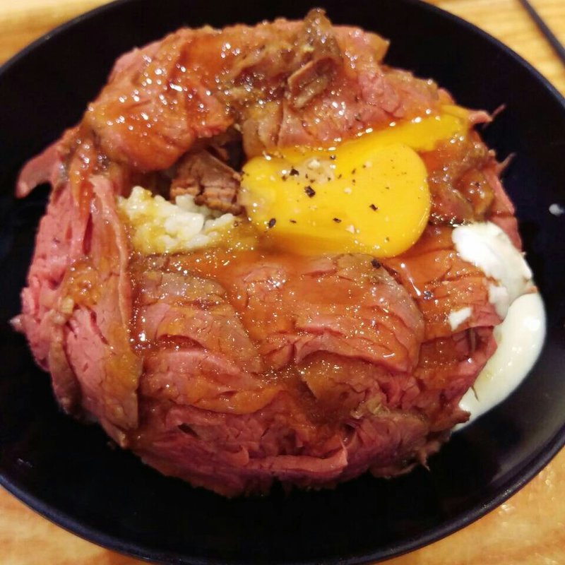 ローストビーフ丼（大盛り）ワサビヨーグルトソース(ローストビーフ星 そごう千葉)