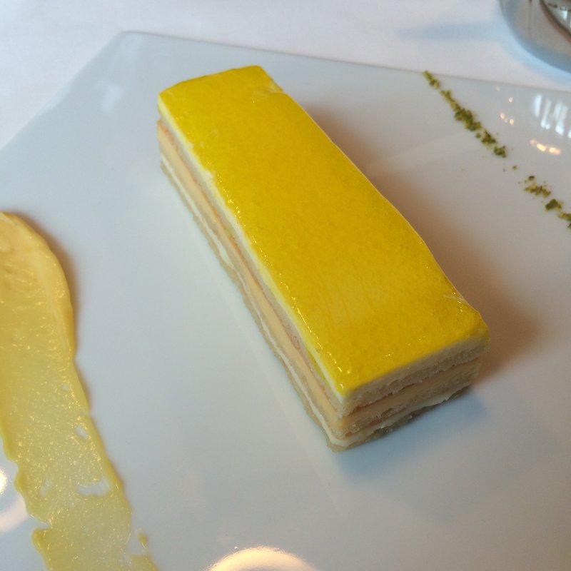 3種類のレモンクリームのオペラ(AMBiGRAM)