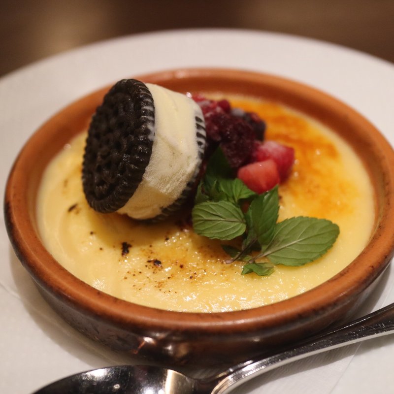 カタルーニャプリン アイスサンド添え(ガウディの舌二子玉川店)