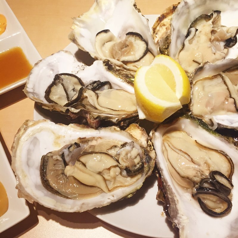 岩牡蠣(貝鮮とワインの素敵な関係 Shellバル)