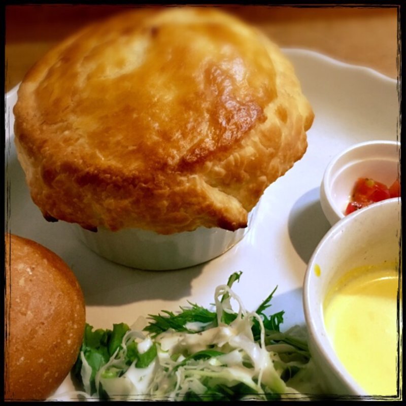 海老と帆立貝のグラタンのパイ包み焼き(G-CAFE)