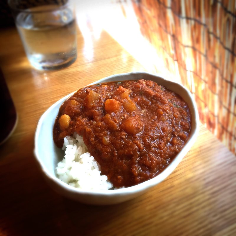 ザクロ・トマトの和出汁カレー(スーパーフード カフェ&バー KEATS （SUPERFOOD CAFE&BARKEATS）)