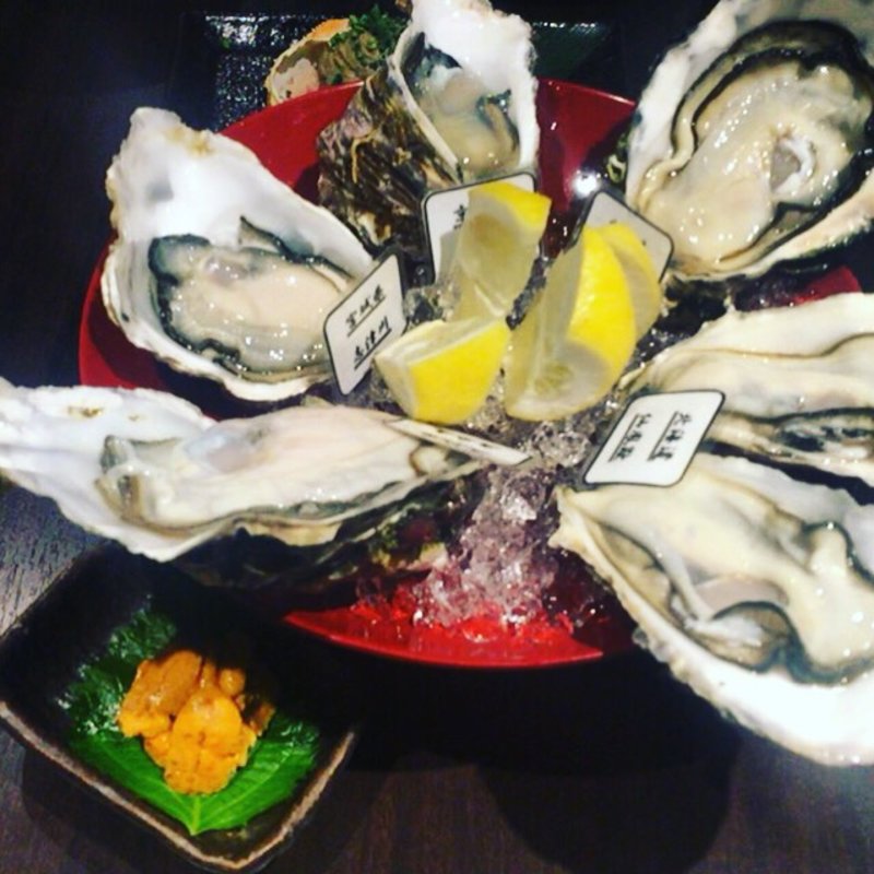 雲丹(お通し)と牡蠣盛り合わせ(牡蠣 うにぽん )