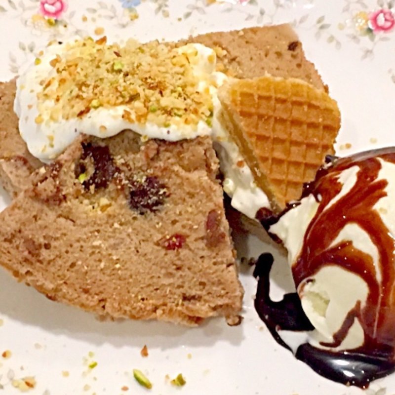 チョコとクランベリーのプレートケーキ(C Flat カフェ 心斎橋)