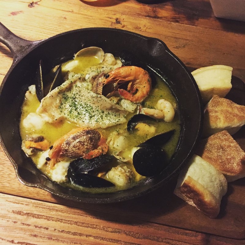 贅沢シーフードのアヒージョ(RED BRICK 1898)