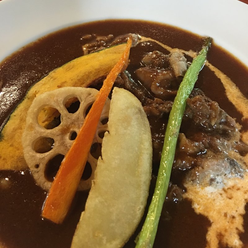 牛すじシチュー(三匹の猫 （サンビキノネコ）)