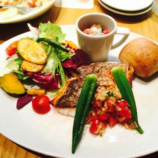 ランチセット（フィッシュプレート）(デイビッド・マイヤーズ カフェ)