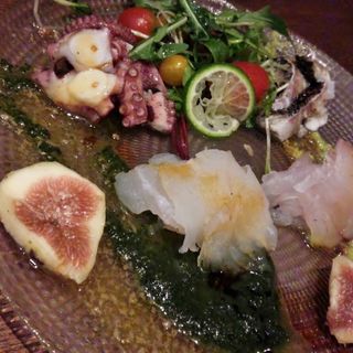 魚介類の炭火タタキ　カルパッチョ(炭火とワイン 経堂店)