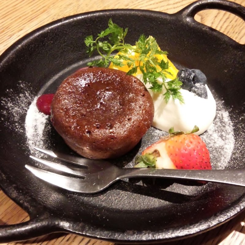 自家製フォンダンショコラ　ホイップクリーム(GRILL&DINING用賀倶楽部)