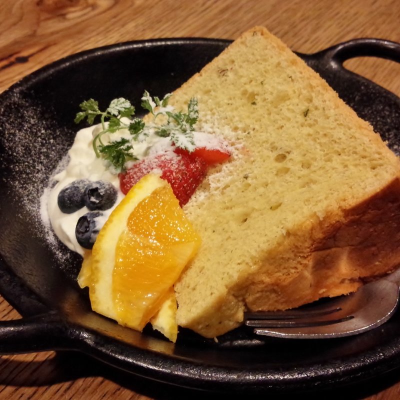 今月のシフォンケーキ(GRILL&DINING用賀倶楽部)