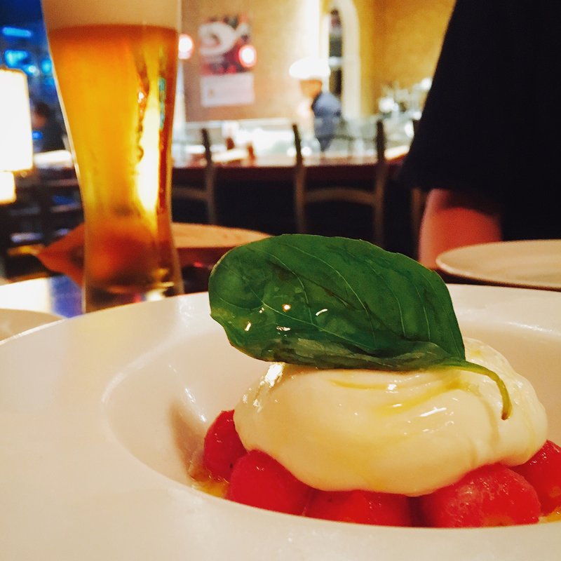 ブラータチーズのカプレーゼ(カフェ ラ・ボエム 自由が丘 （Cafe La Boheme）)