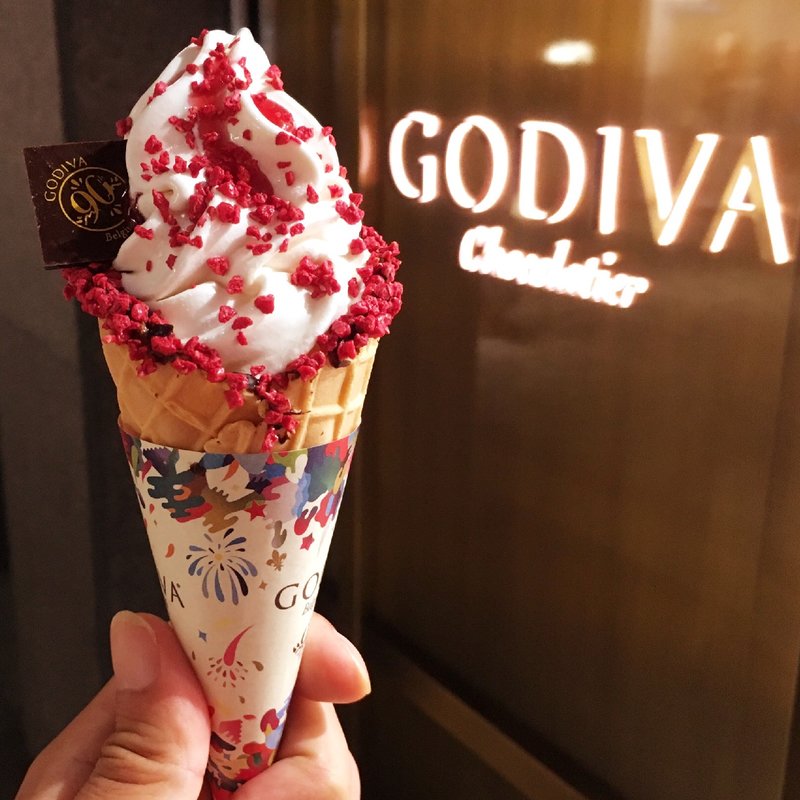 ホワイトチョコレートラズベリー&ローズ(ゴディバ 天神地下街)