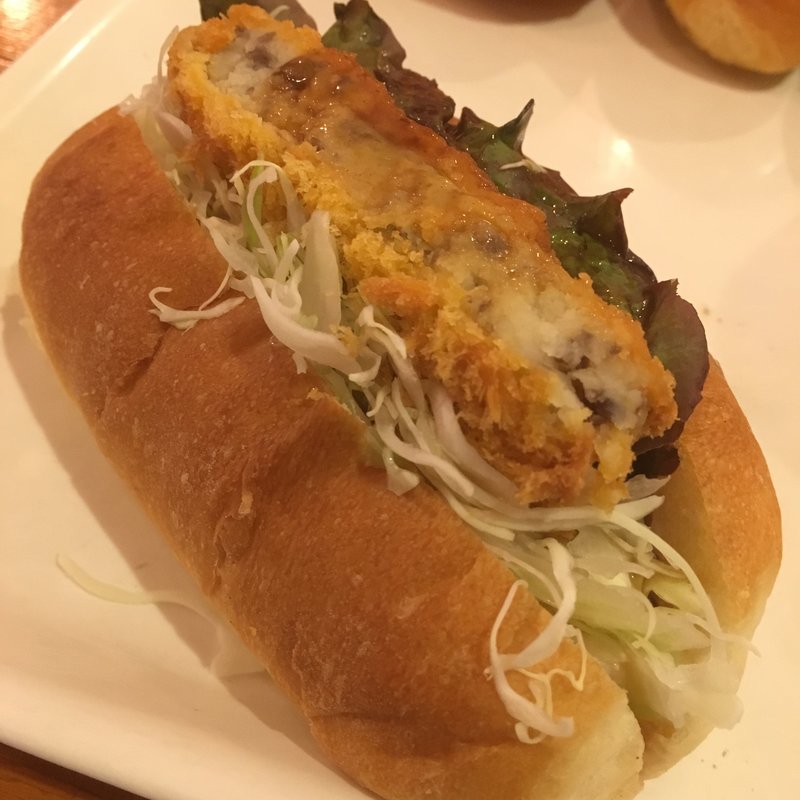 コロッケコッペ(ベーカリーカフェ デリス)