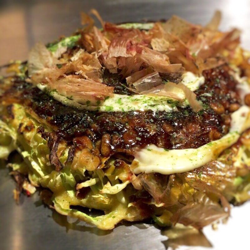 お好み焼き 豚+キムチ(お好み焼き・鉄板焼　とも )