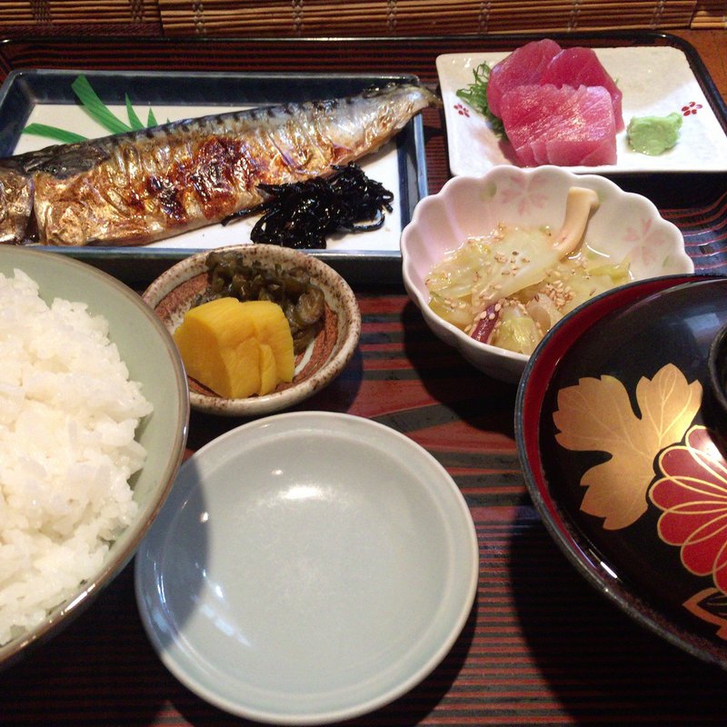 焼きサバと刺身定食(多賀山)