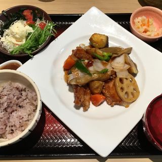 鶏と野菜の黒酢あん定食(大戸屋ごはん処 泉北パンジョ店)