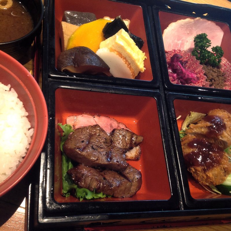 お肉幕の内弁当(すき焼き・しゃぶしゃぶ スギモト 本店(ランチ/ディナー)個室｜名古屋栄)