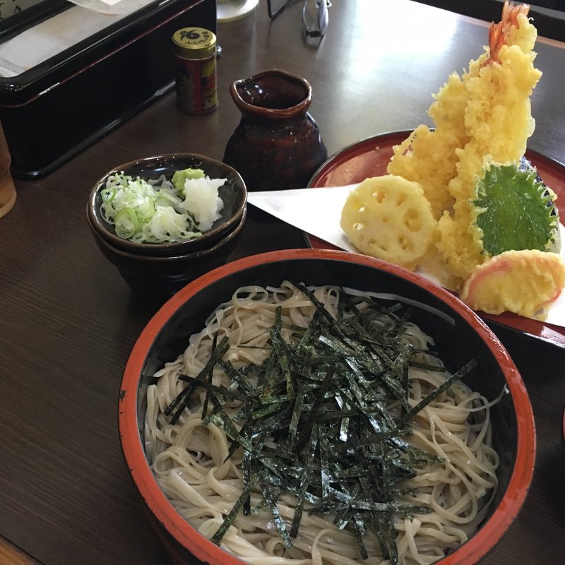 海老天ざる蕎麦(上)(そば処ふるさとの草笛 )