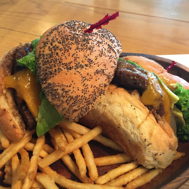 アボカドのチェダーチーズのランチ(KUA`AINA りんくうプレミアム・アウトレット店)