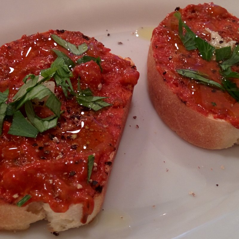 白魚の唐辛子漬けペーストのブルスケッタ(Trattoria Pizzeria cucina italiana urugus（ウルグス）)