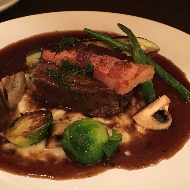 牛ホホの赤ワイン煮込み(コントワール 15)