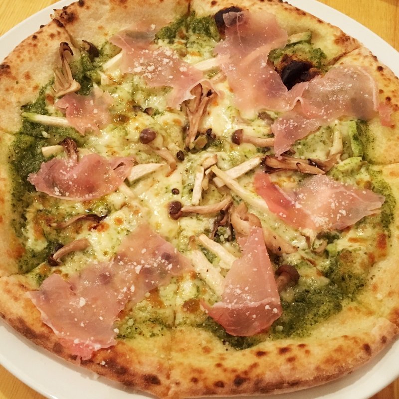 生ハムとキノコのバジルソース(西新ピザ食堂 )