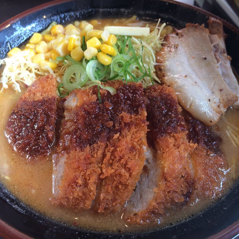 北海道百年味噌カツラーメン(麺屋・國丸 梅田店。)
