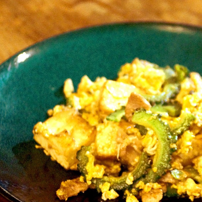 ゴーヤーチャンプルー(語い処 みるく世果報 （ゆがふ）)