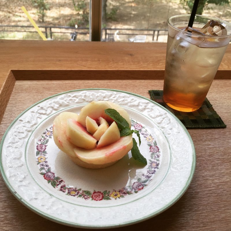 桃のタルト(ソビノワ)