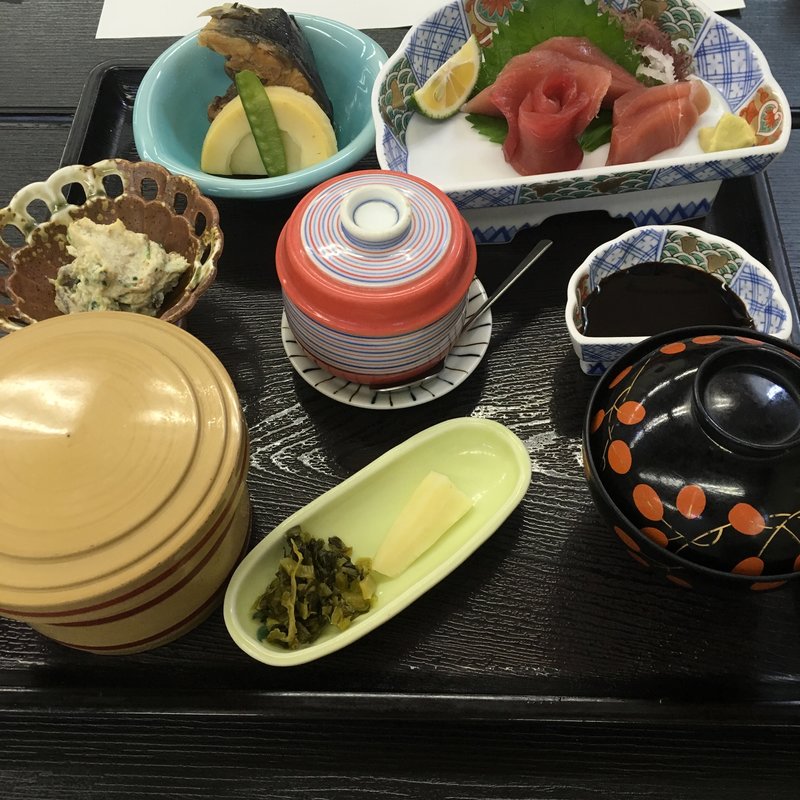 まぐろ刺身定食(浜茶屋)