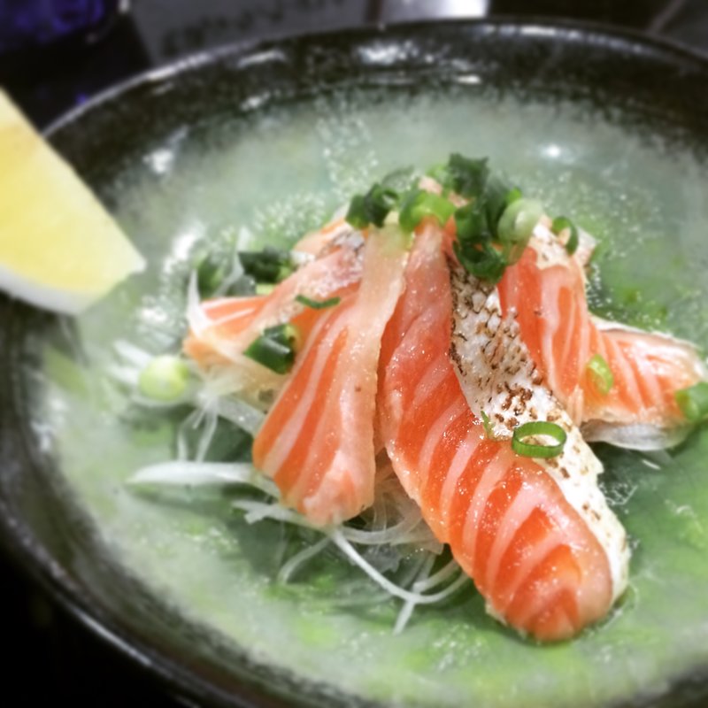 サーモンハラゴーの炙り(居酒屋 守礼 （しゅれい）)