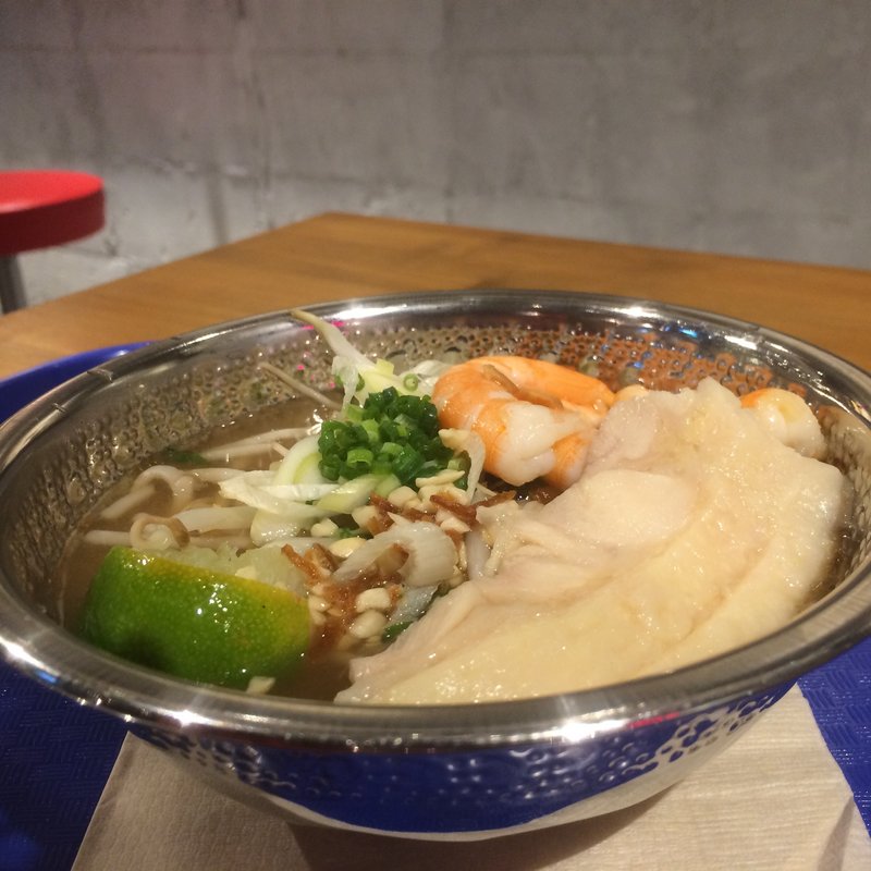 蒸しチキンフォー(ハイ ハイ フォー&フライズ)