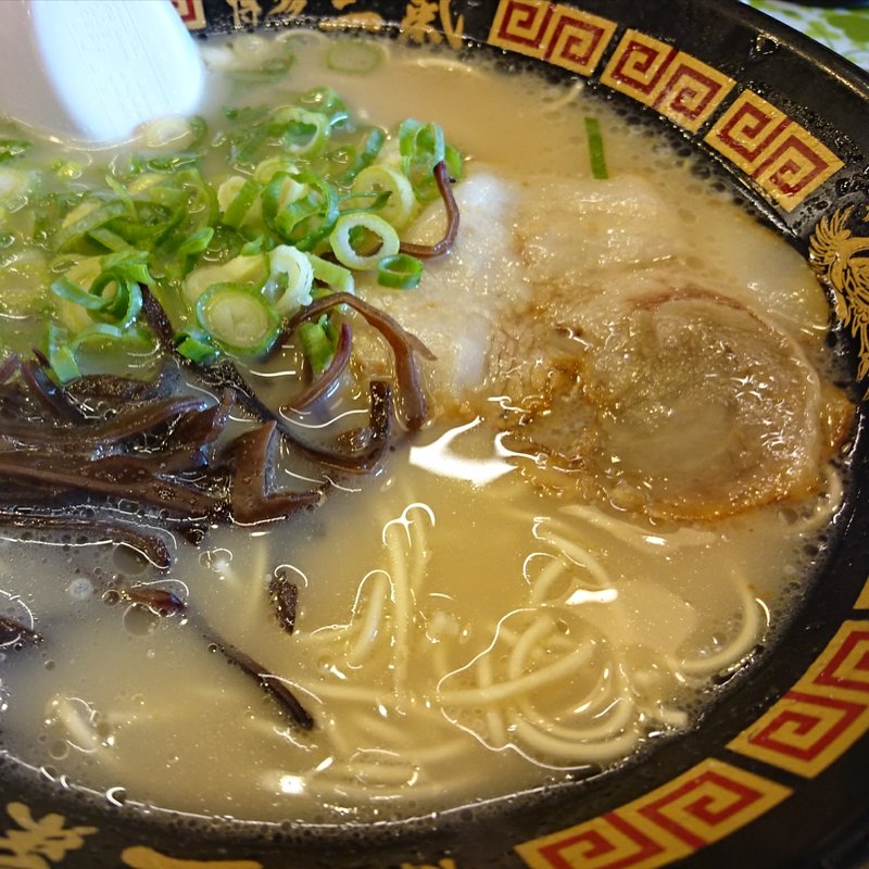 やる氣ラーメン(豚骨ラーメン博多三氣 野間店)