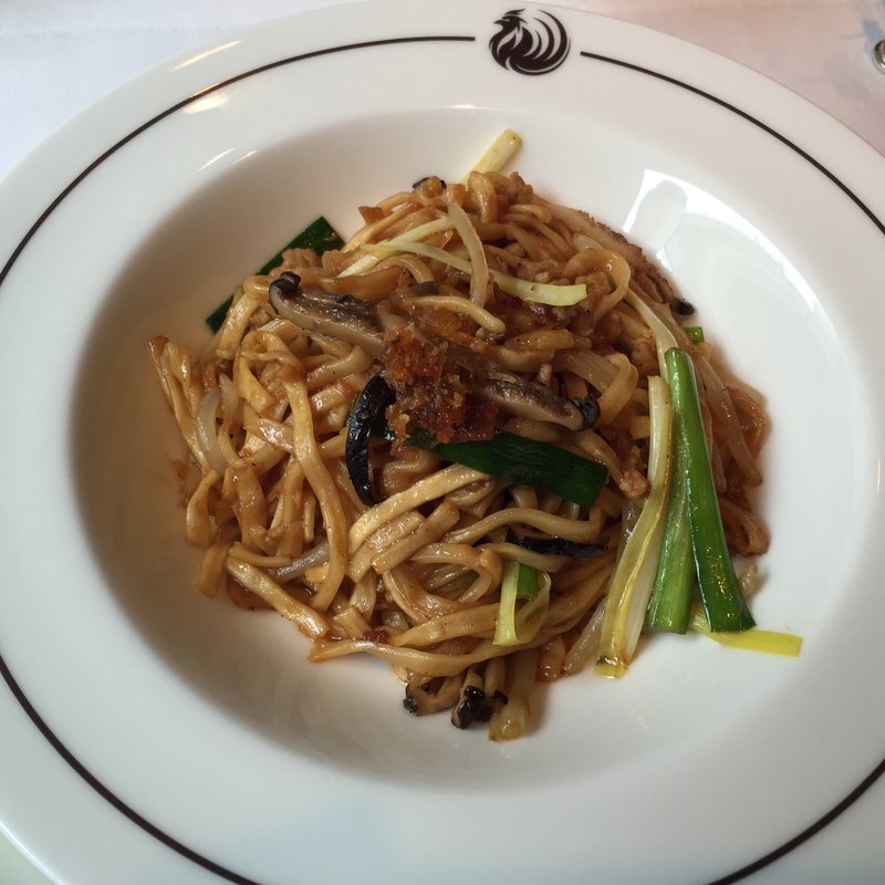 肉と椎茸 青ニラと黄ニラ入り伊府麺(ヘイフンテラス)