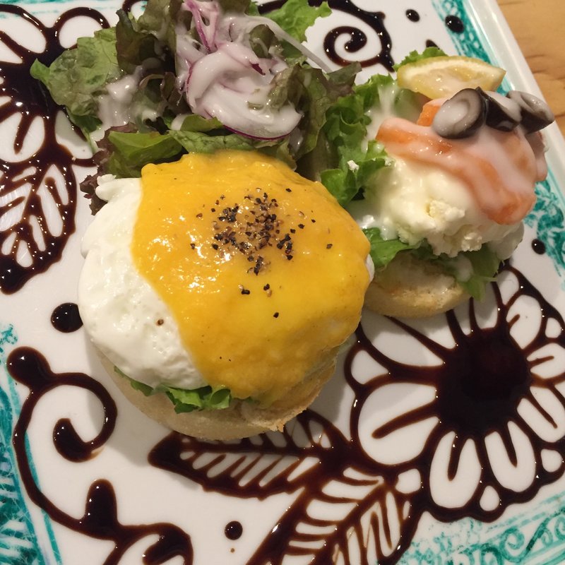 エッグベネディクト(サーモン)(cica （シカ）)