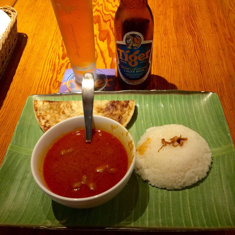 シンガポール風チキンカレー&パラタ(ジンギスカン 神保町 マカン)