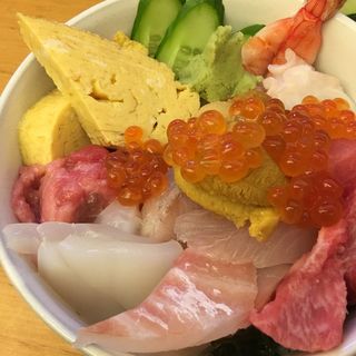 キラキラ丼(志津川水産 一家部 )