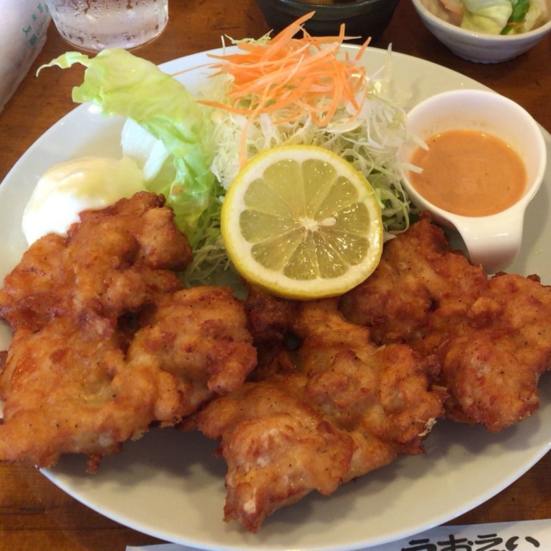 とりのからあげ定食(お食事処 うおえい)