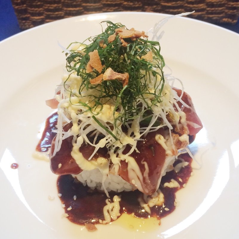 ライスとマグロ、アボガドのマウンテンスタイル “N.Retour”風 (エヌ・ルトゥール)