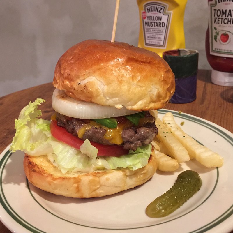 アボカドチーズバーガー(C. B. Diner Johson)