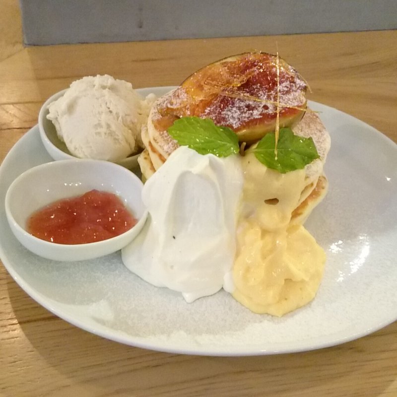 いちじくのキャラメリゼと自家製カスタード(uzna omom 原宿本店)