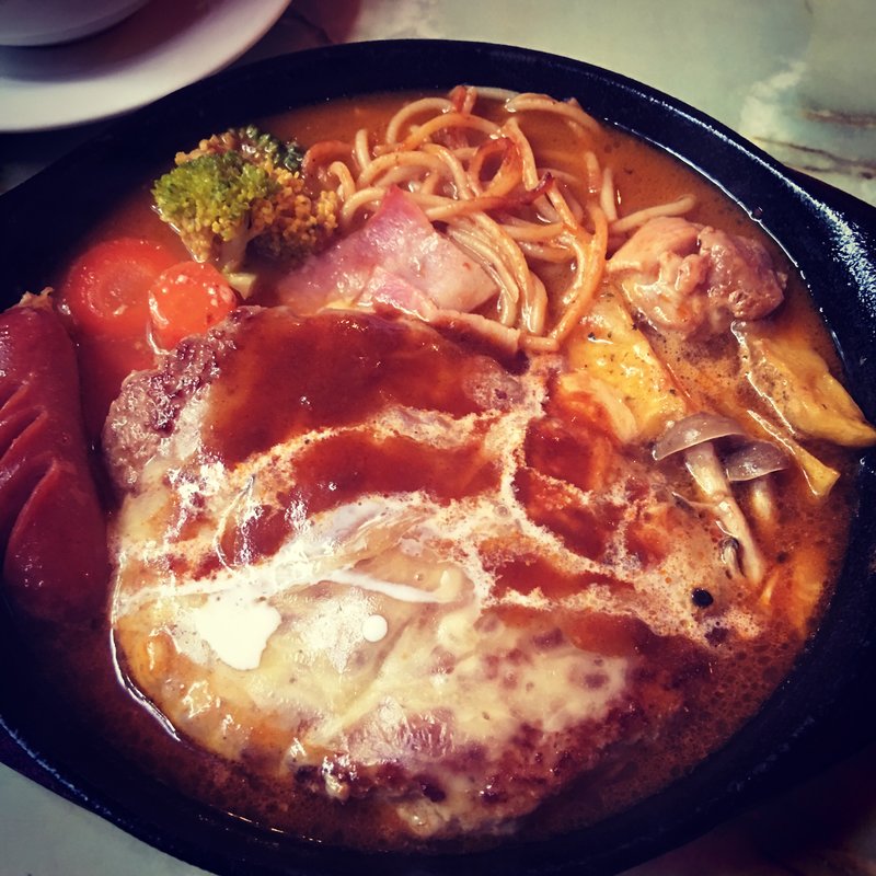 煮込みチーズハンバーグ(ハンブルク )