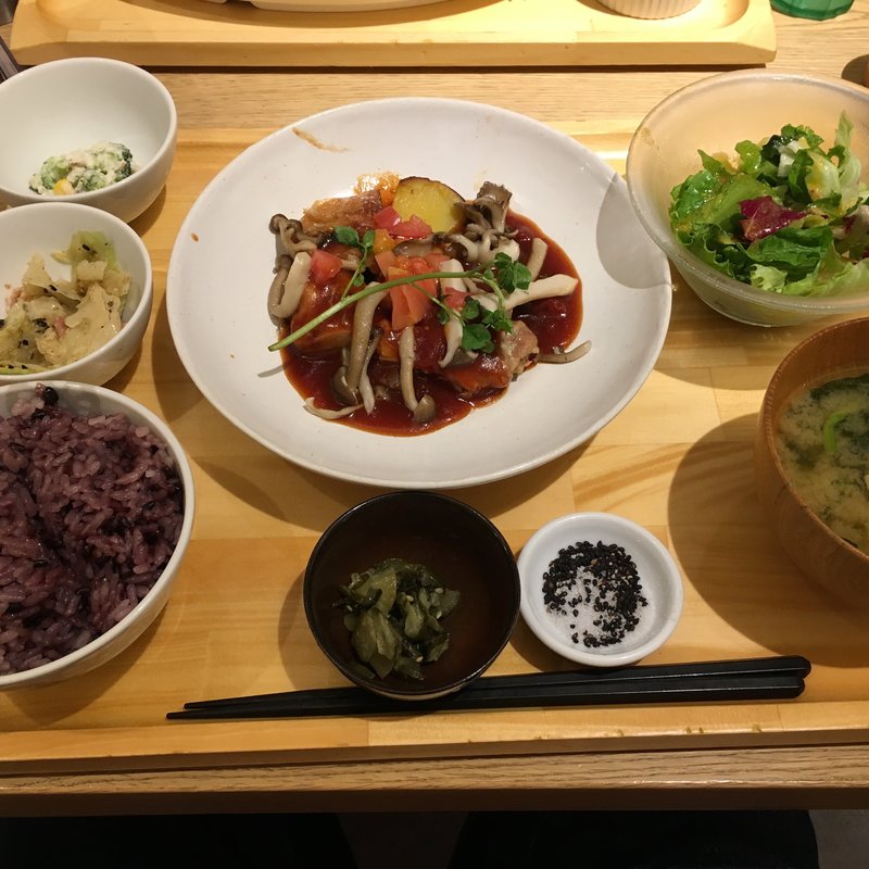 BBQソースのお肉料理(おぼんdeごはん イオンモール常滑店)