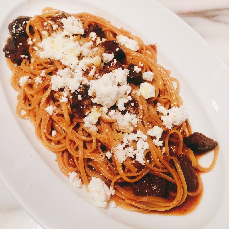 牛ほほ肉と栗の赤ワインソース自家製リコッタ添え(俺のフレンチ・イタリアン AOYAMA )