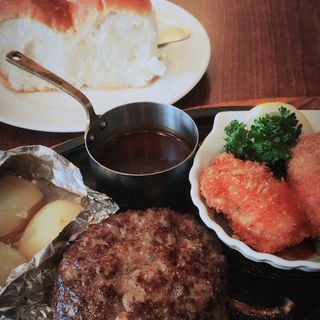 ハンバーグ&牡蠣のクリームコロッケと子持ち帆立フライ(ロイヤルホスト柿田川公園店)